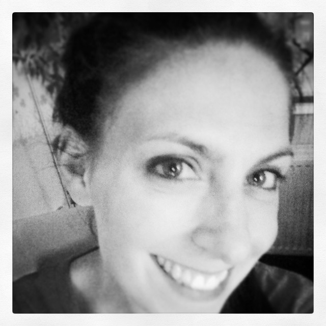 Ist es nicht #wunderbar wenn die Kinder nach einem schönen Tag gleichzeitig einschlafen & noch etwas "Ich-Zeit" übrig ist bis endlich auch der Liebste nach Hause kommt :) #oktoberobsession #mafflumomente #Eltern #Familie #selfie P.S. dies ist mein erstes Selfie ever!
