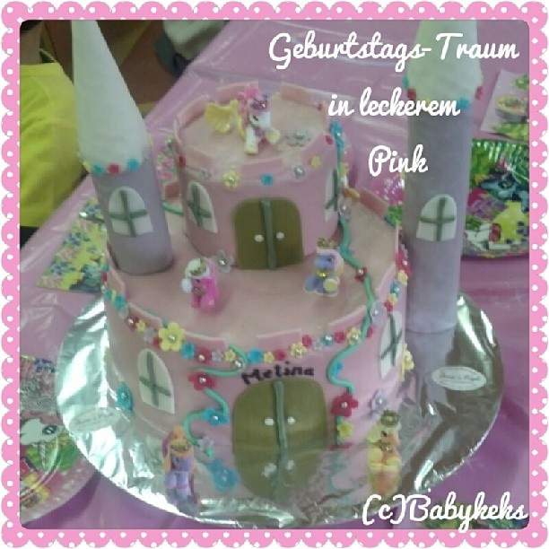 Babykeks war auf einer tollen Geburtstagsparty & schwer begeistert von der Filly-Torte ;-)