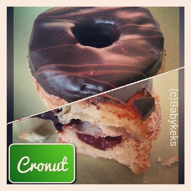Man mische ein Croissant & einen Donut & katapultiert somit seine Geschmacks Papillen in den 7 Himmel! Bin ab jetzt Cronut Lover;)