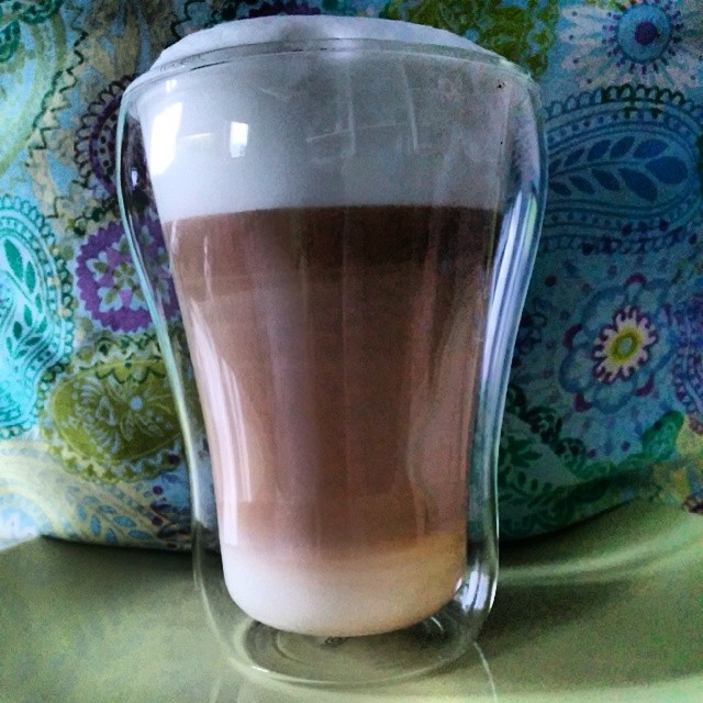 Der Liebste hat sich neue Kaffee Gläser gekauft & weiht sie gerade ein... Da macht sich mein Tee sicherlich auch gut drin ;-)
