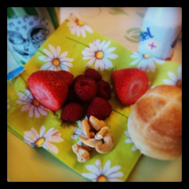 Guten Morgen. Hier gibt es gleich Power Frühstück für Baby & mich :)